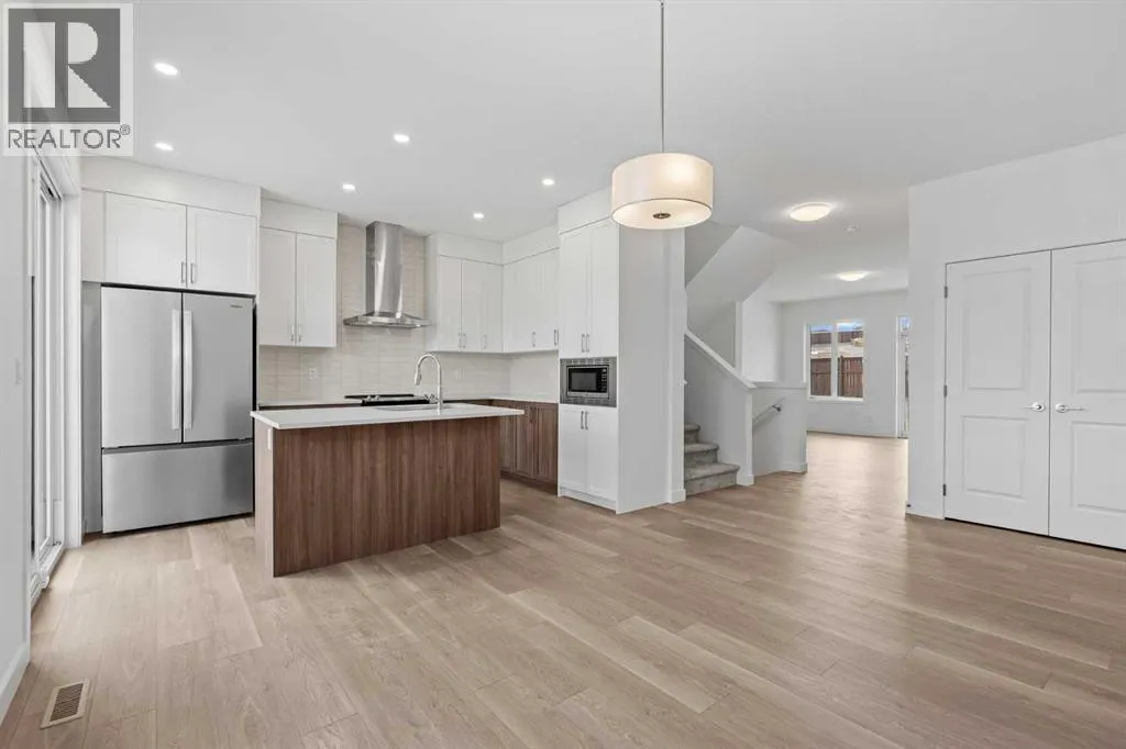 9 Wild Rose Bay SW