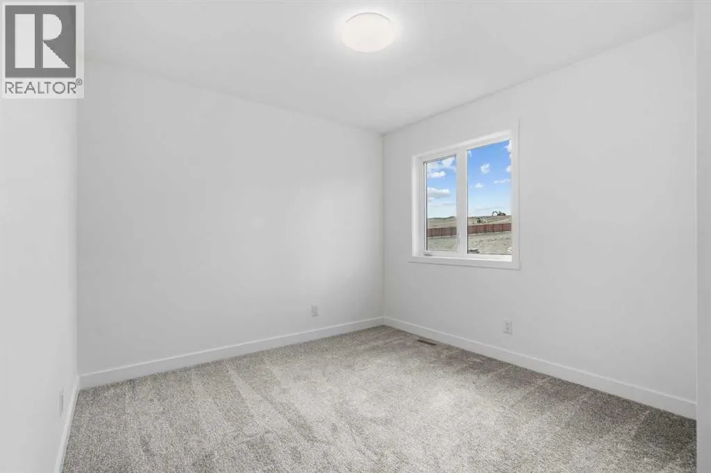 9 Wild Rose Bay SW