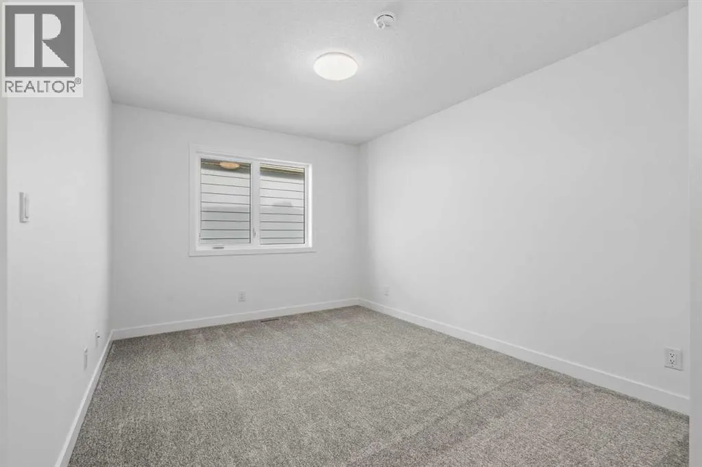 9 Wild Rose Bay SW