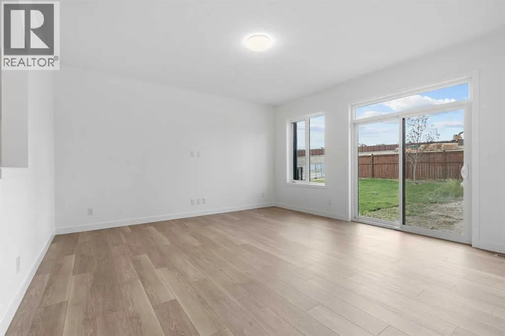 9 Wild Rose Bay SW