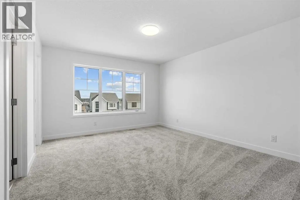 9 Wild Rose Bay SW