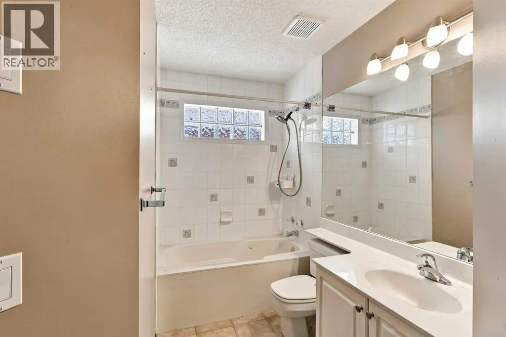 25 Arbour Ridge Park NW