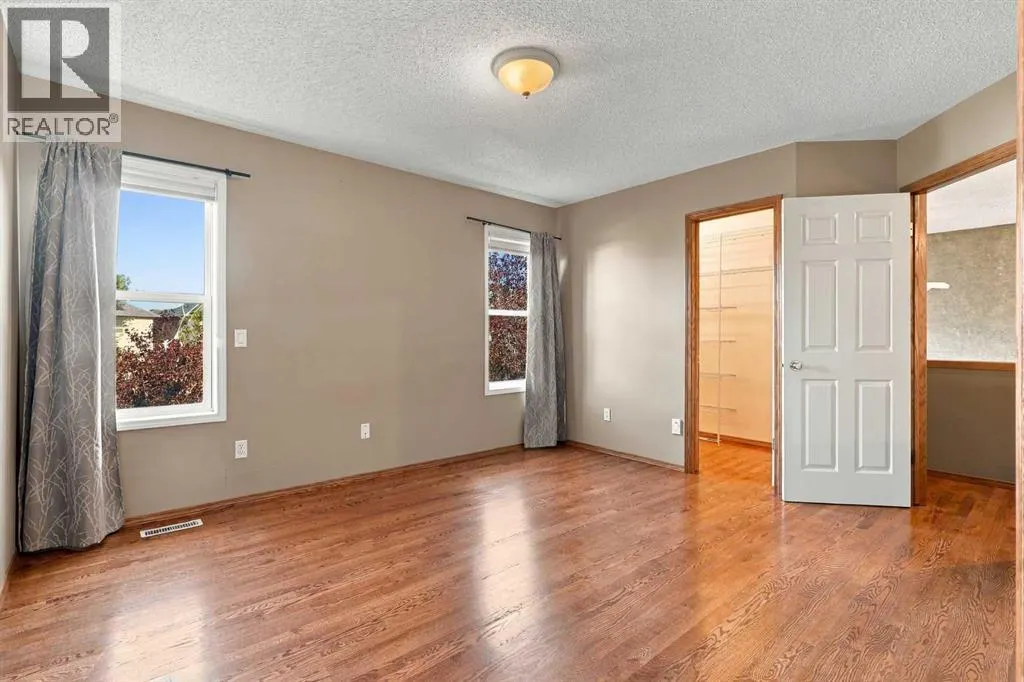 25 Arbour Ridge Park NW