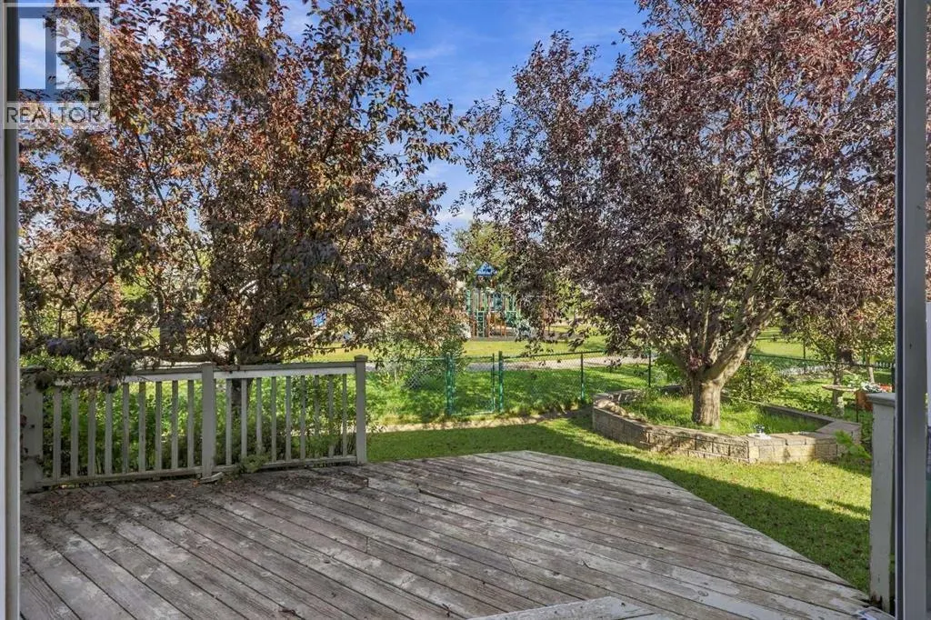 25 Arbour Ridge Park NW