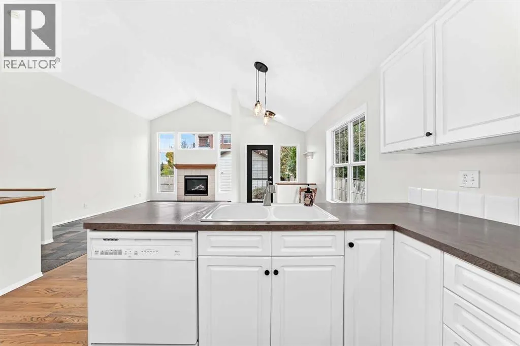 73 Inverness Green SE