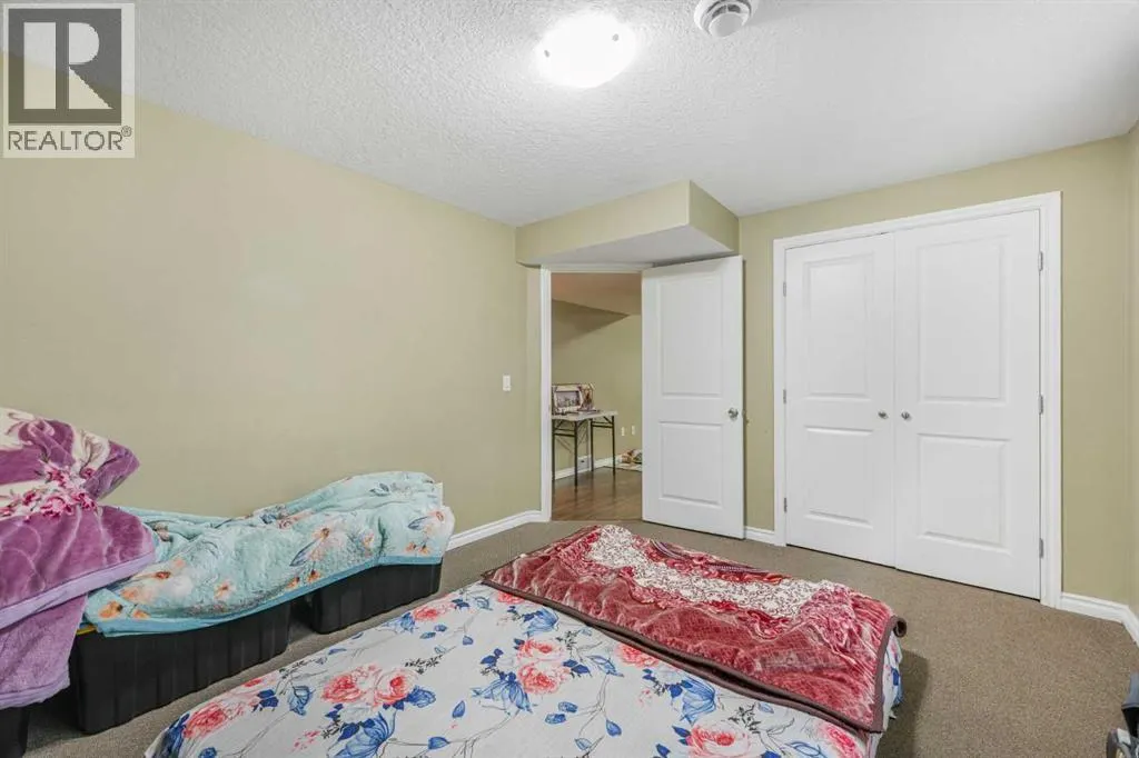 237 Saddlecrest Way NE