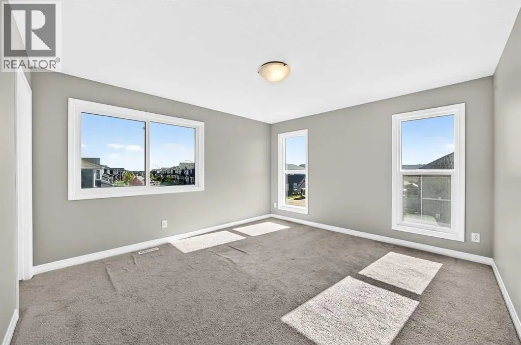 207 Legacy Glen Way SE