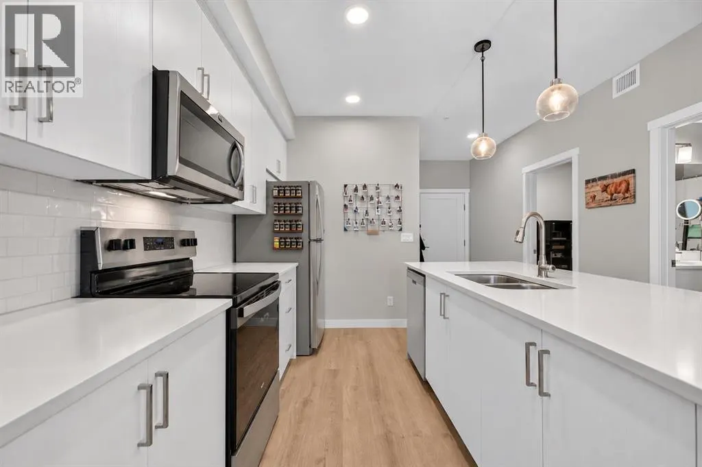 206, 700 Shawnee Square SW