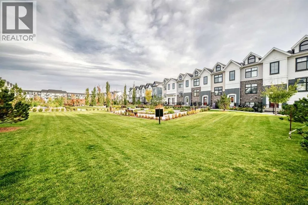 150 Les Jardins Park SE