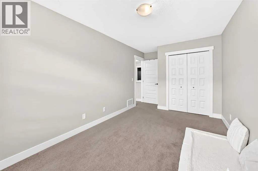 901, 110 Coopers Common SW