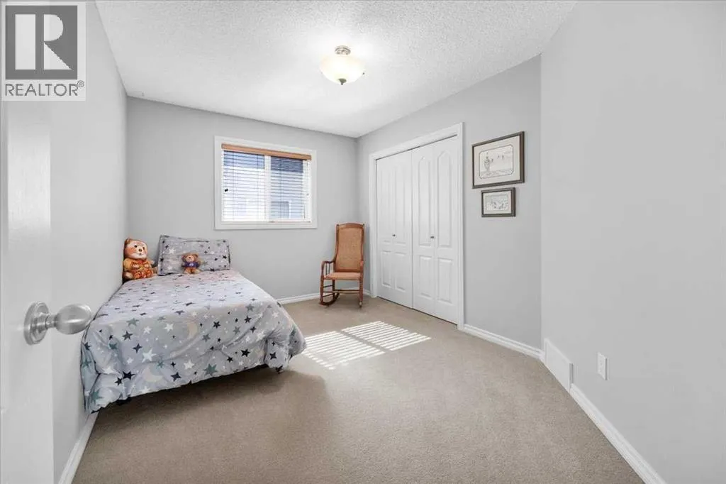 209 Crystal Green Point