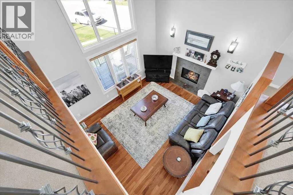 209 Crystal Green Point