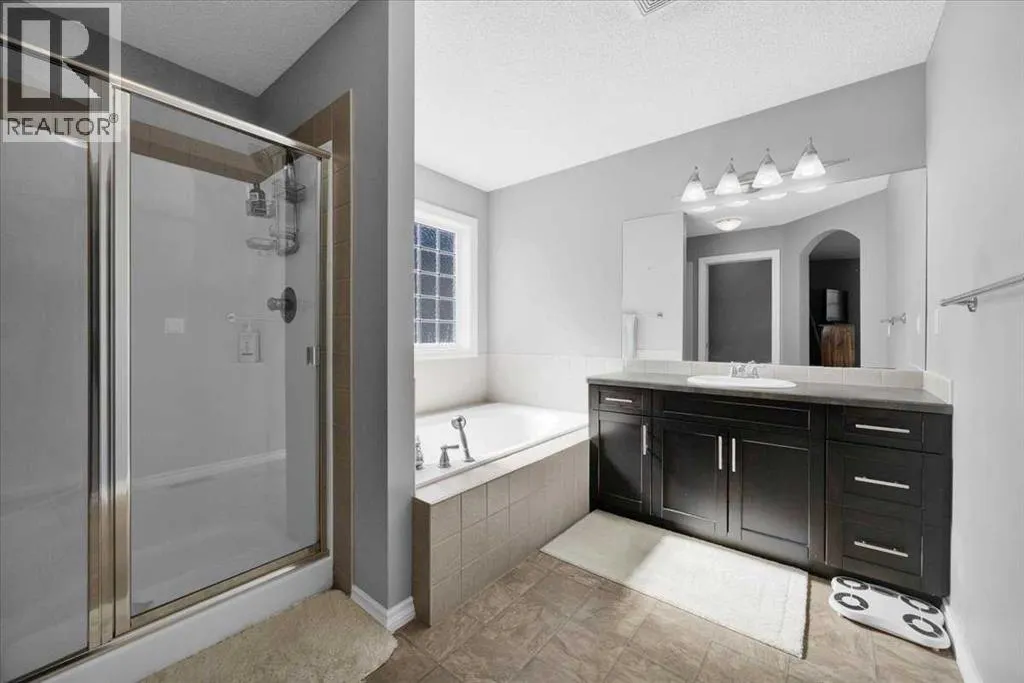 209 Crystal Green Point
