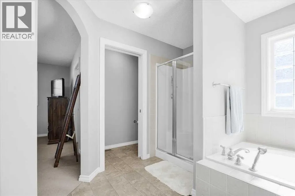 209 Crystal Green Point