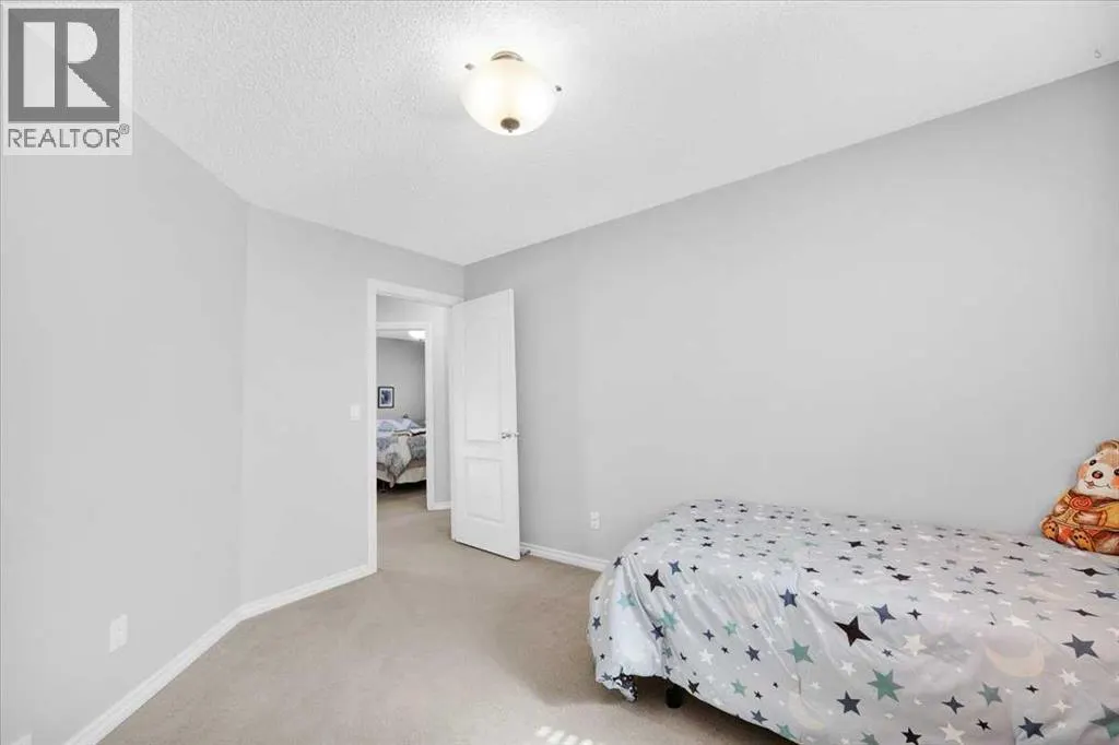 209 Crystal Green Point