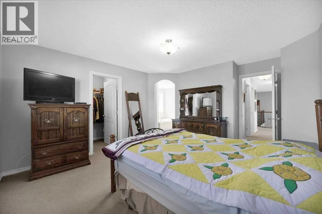 209 Crystal Green Point