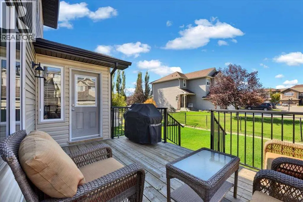 209 Crystal Green Point