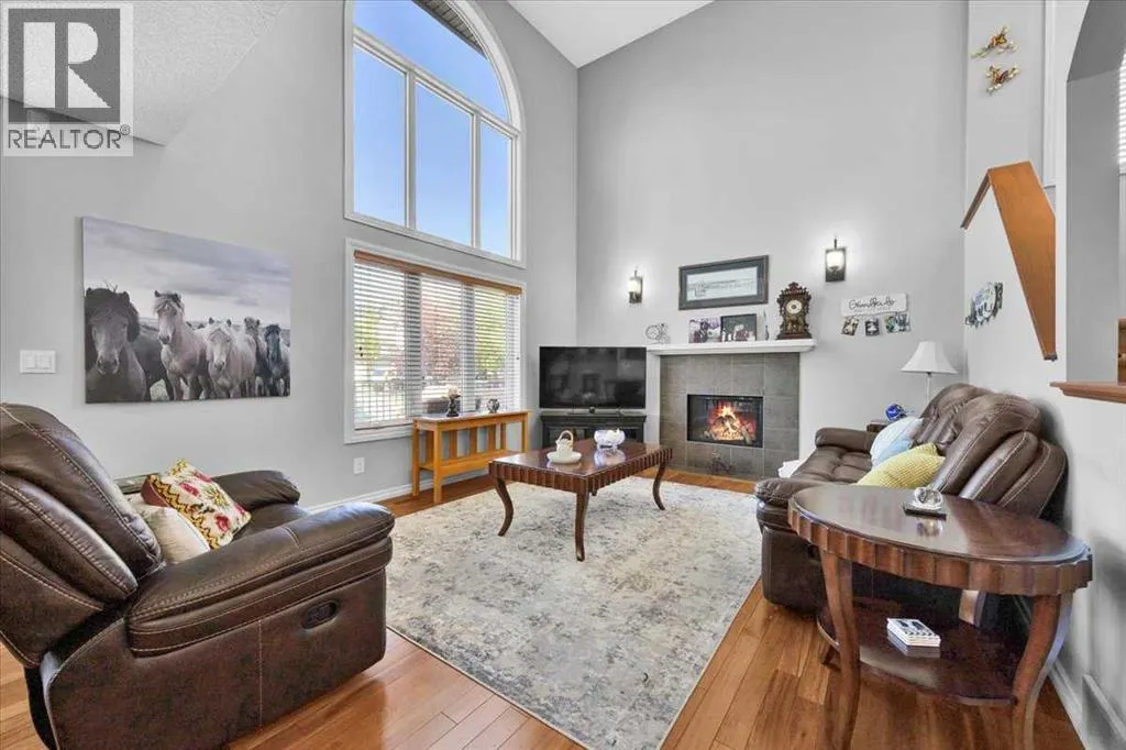 209 Crystal Green Point