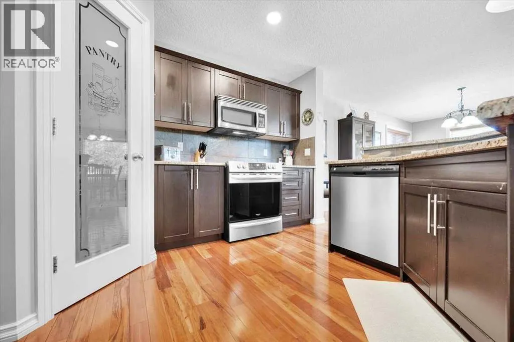 209 Crystal Green Point