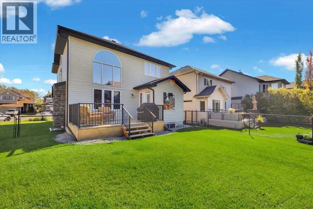 209 Crystal Green Point
