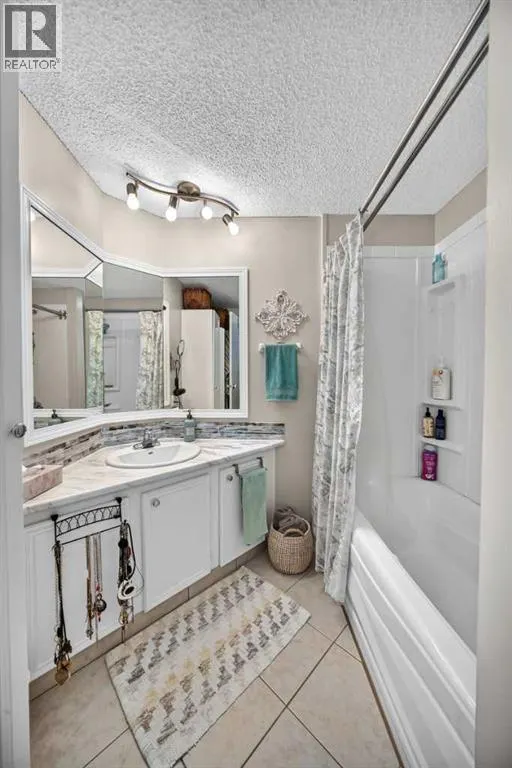 3221 Burroughs Manor NE