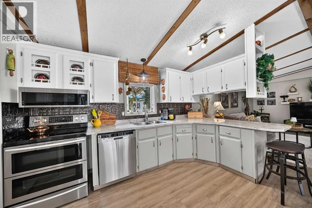 3221 Burroughs Manor NE