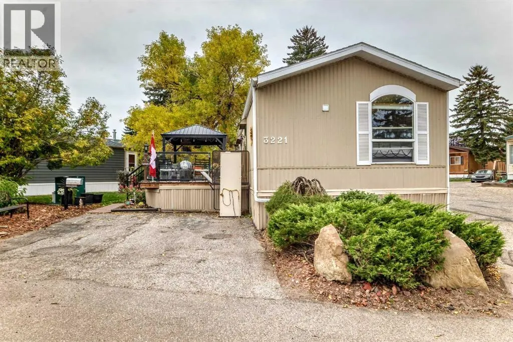 3221 Burroughs Manor NE