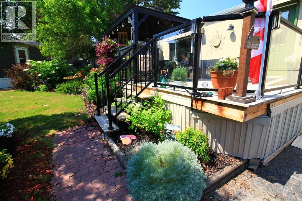 3221 Burroughs Manor NE