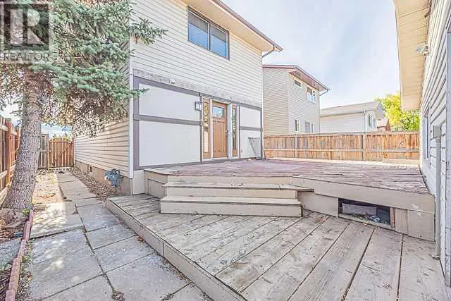136 Castleridge Drive NE
