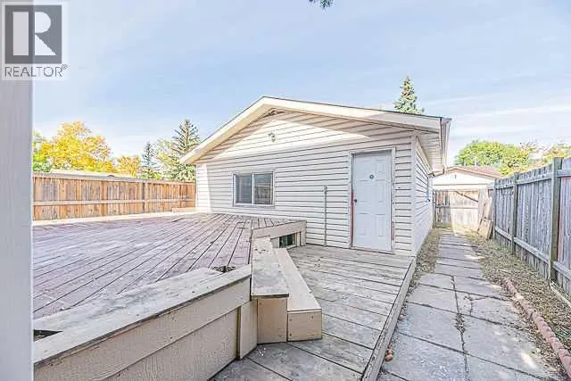 136 Castleridge Drive NE
