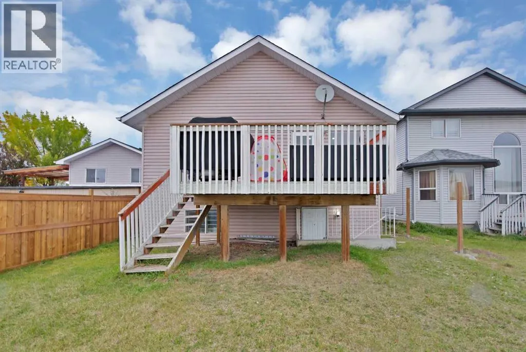 157 Saratoga Close NE