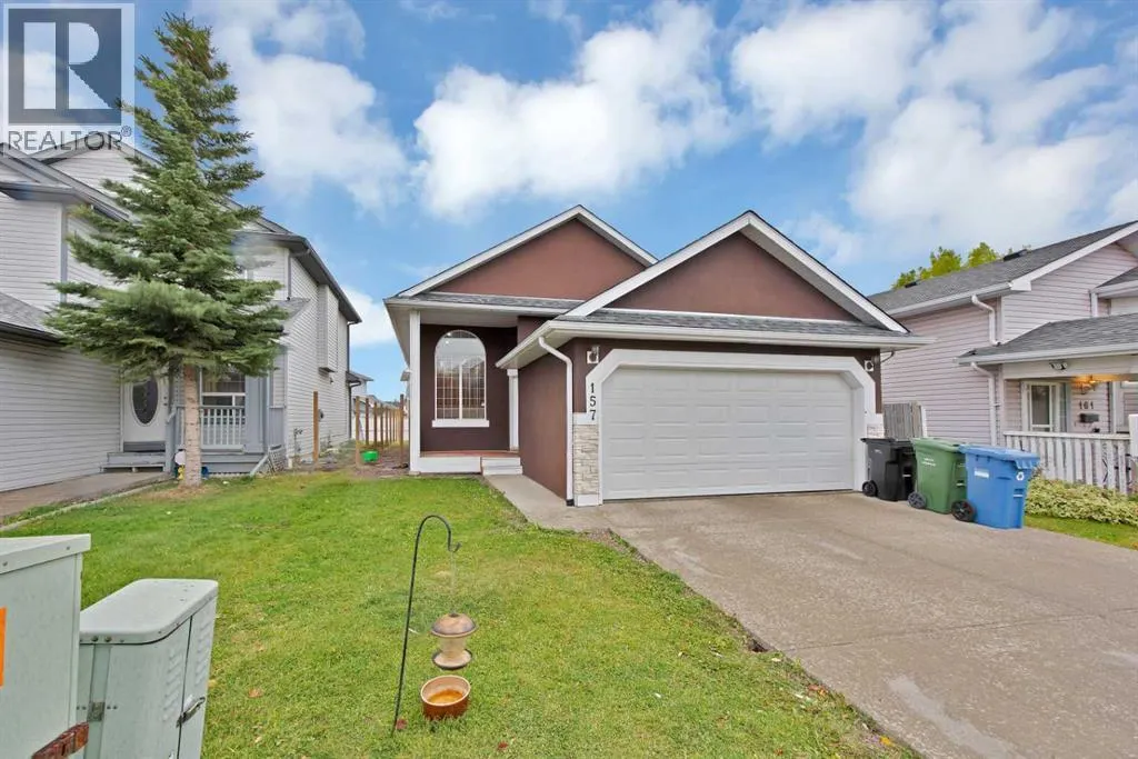 157 Saratoga Close NE