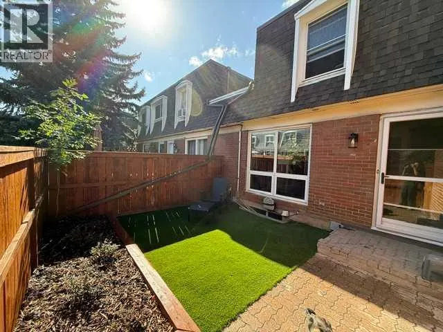 152, 330 Canterbury Drive SW