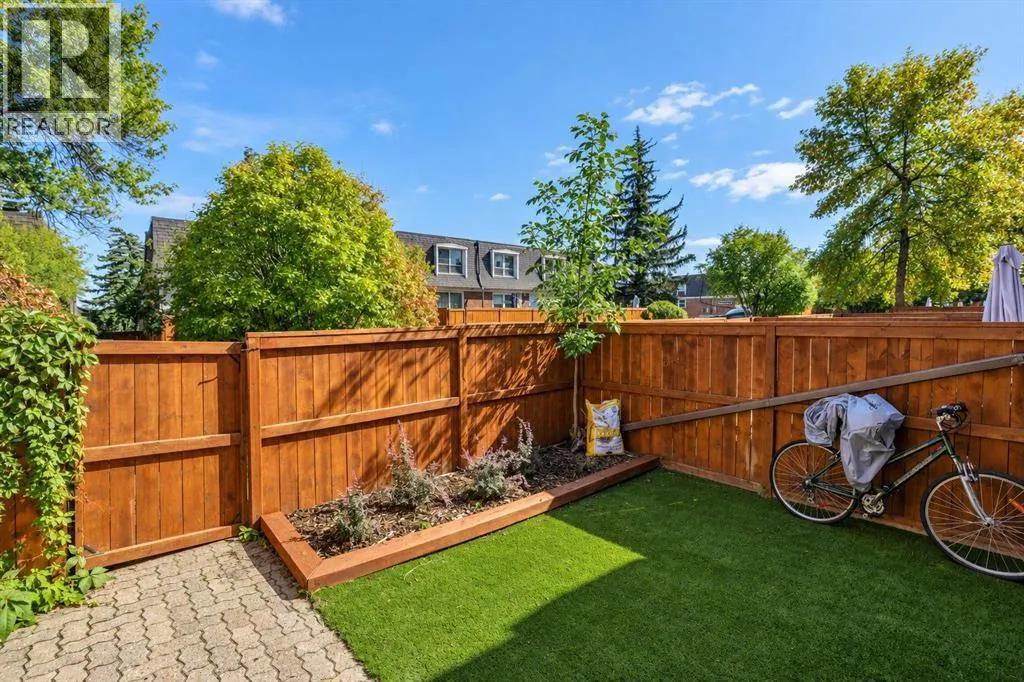 152, 330 Canterbury Drive SW
