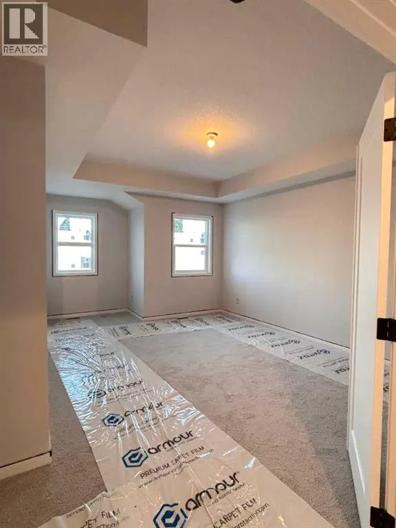 147 Vantage Crescent SW