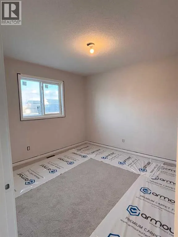 147 Vantage Crescent SW