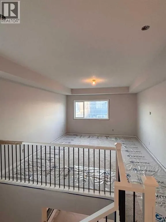 147 Vantage Crescent SW