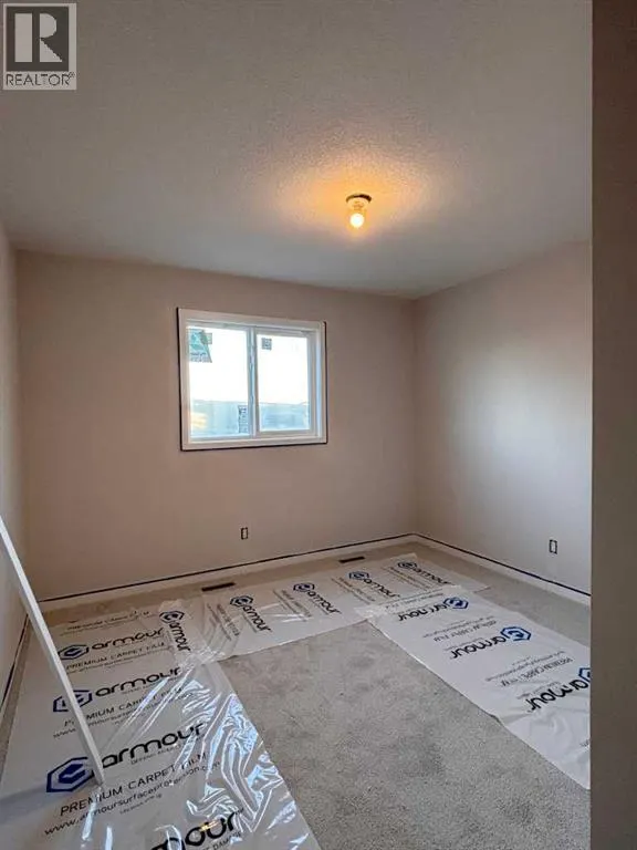 147 Vantage Crescent SW