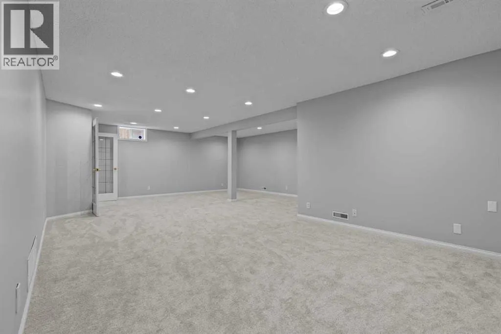 232 Lake Wapta Rise SE