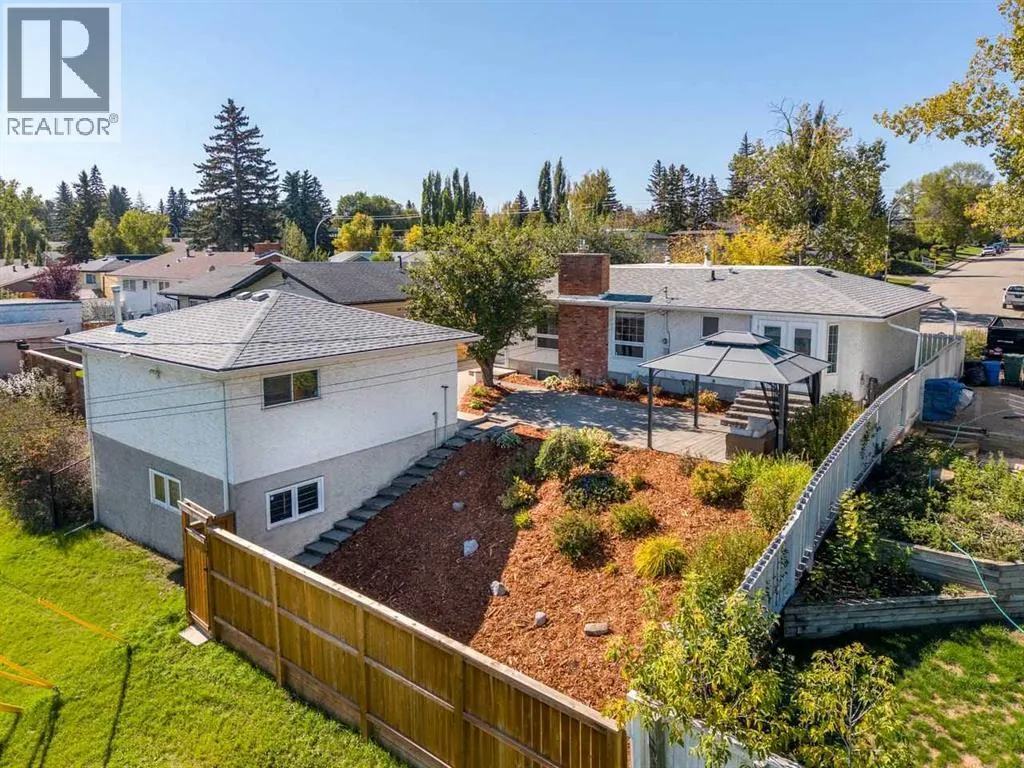 232 Lake Wapta Rise SE