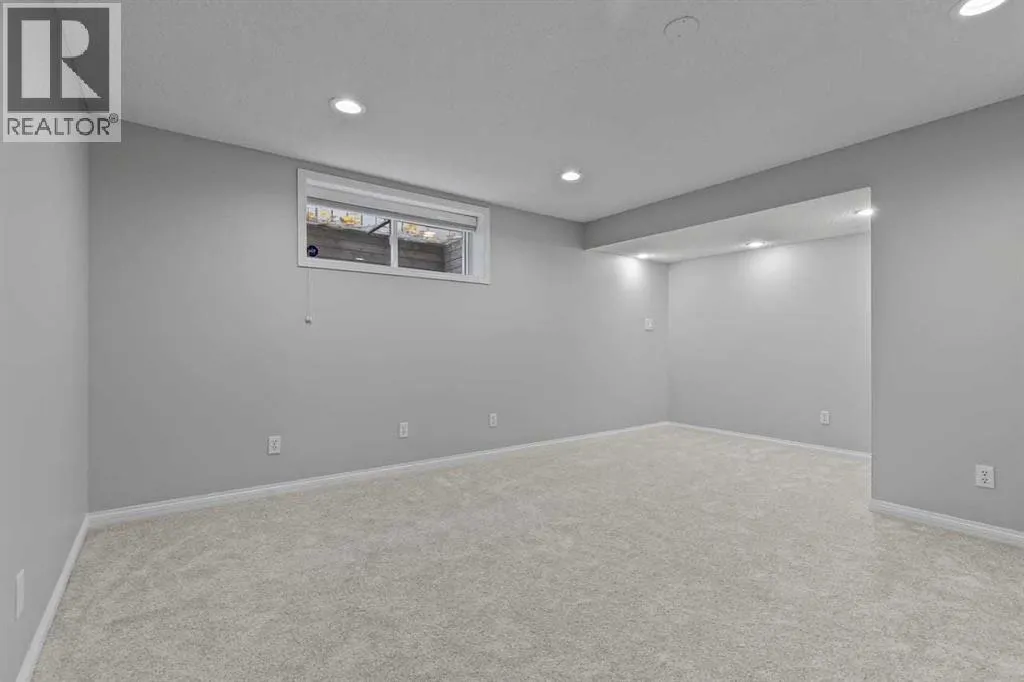 232 Lake Wapta Rise SE