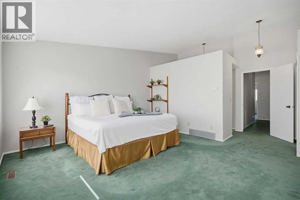 248, 20 Midpark Crescent SE