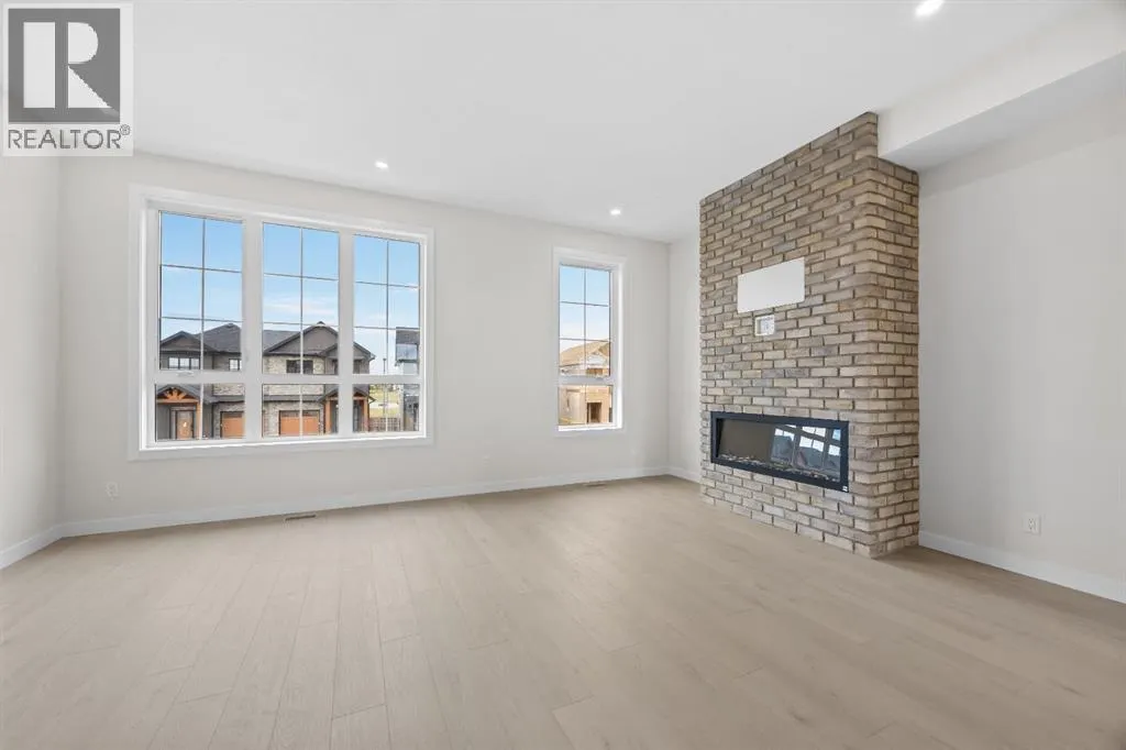 124 Greenwich Drive NW