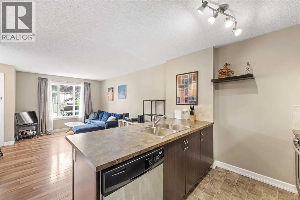 5, 133 Copperpond Heights SE