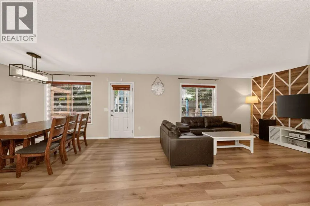137 Douglas Glen Manor SE