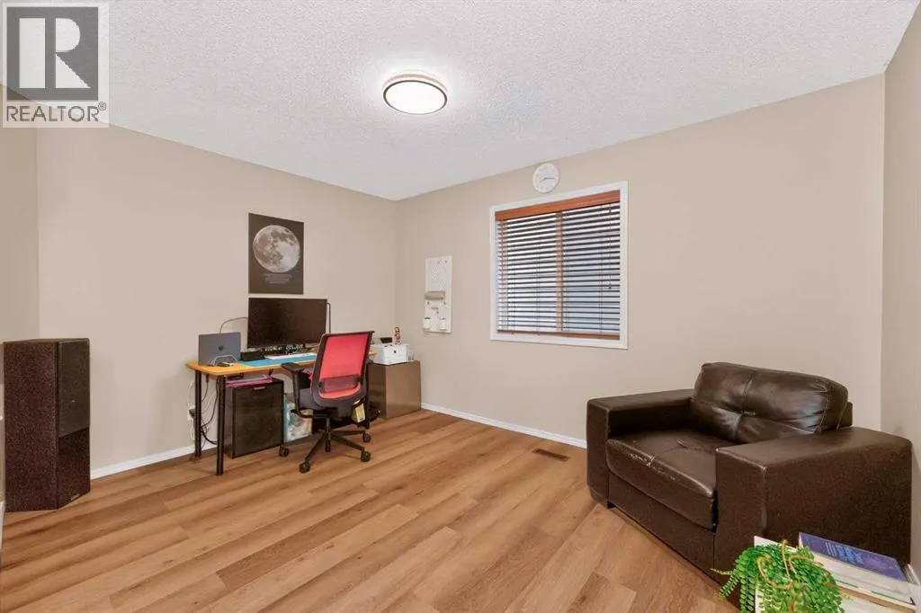 137 Douglas Glen Manor SE