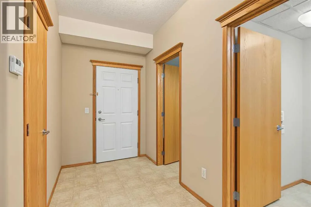 209, 15 Everstone Drive SW