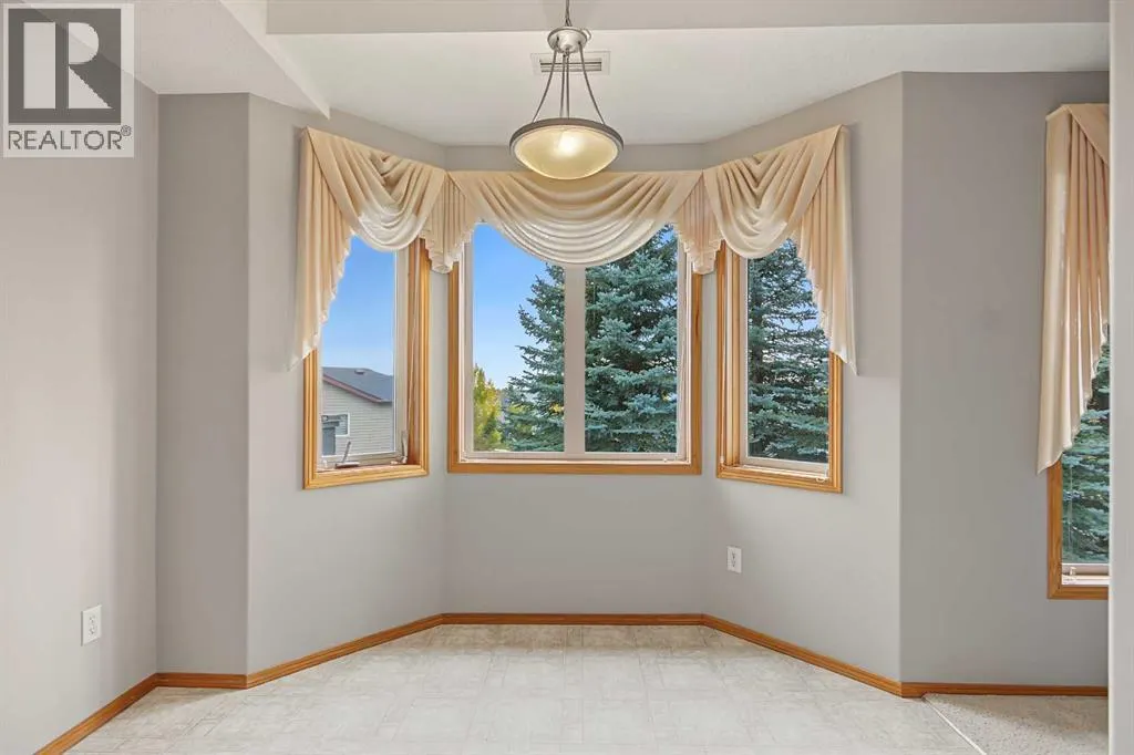209, 15 Everstone Drive SW