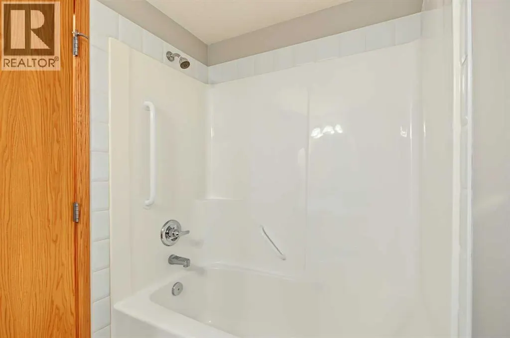 209, 15 Everstone Drive SW