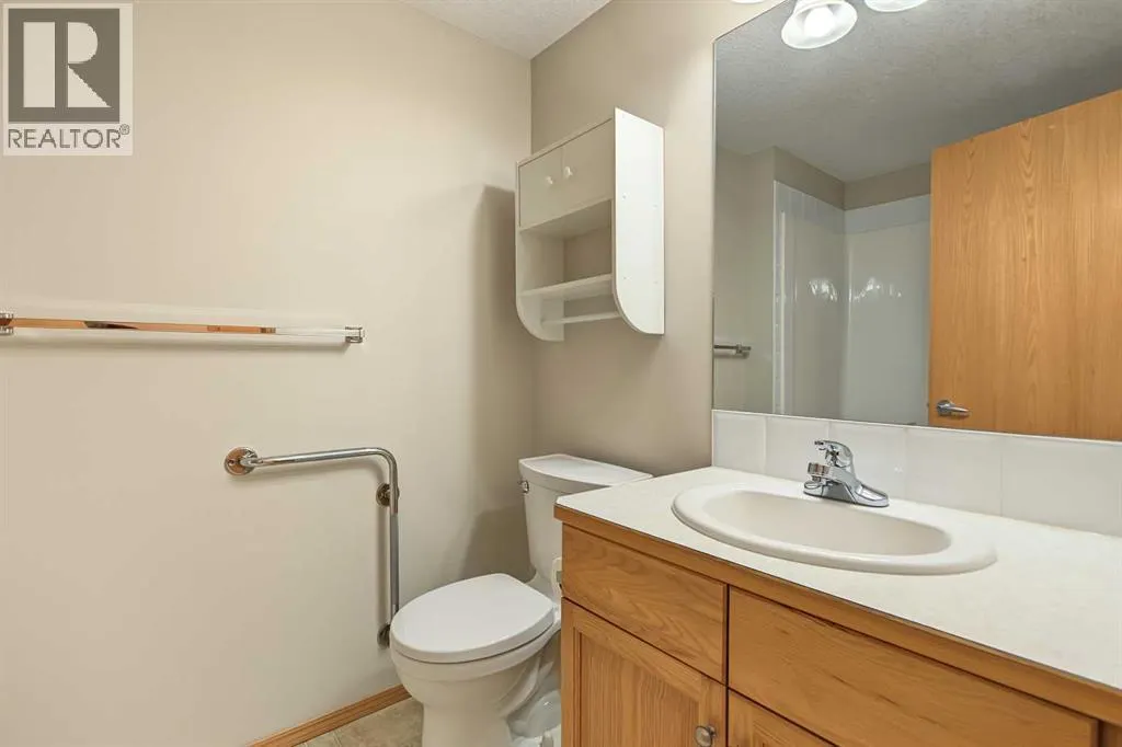 209, 15 Everstone Drive SW